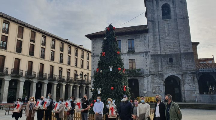 Foto-general-ganadores-e-instituciones-VII-Concurso-Escaparates-de-Ayala-720x400 Noticias