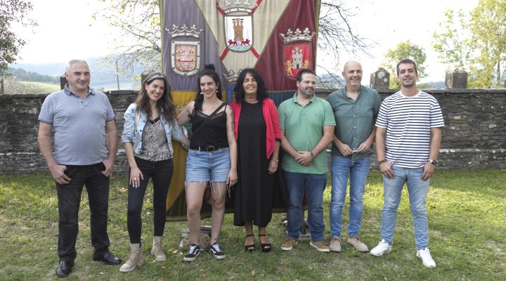 Presidenta-Vicepresidenta-y-Alcaldes-de-la-comarca-1-720x400 Albisteak