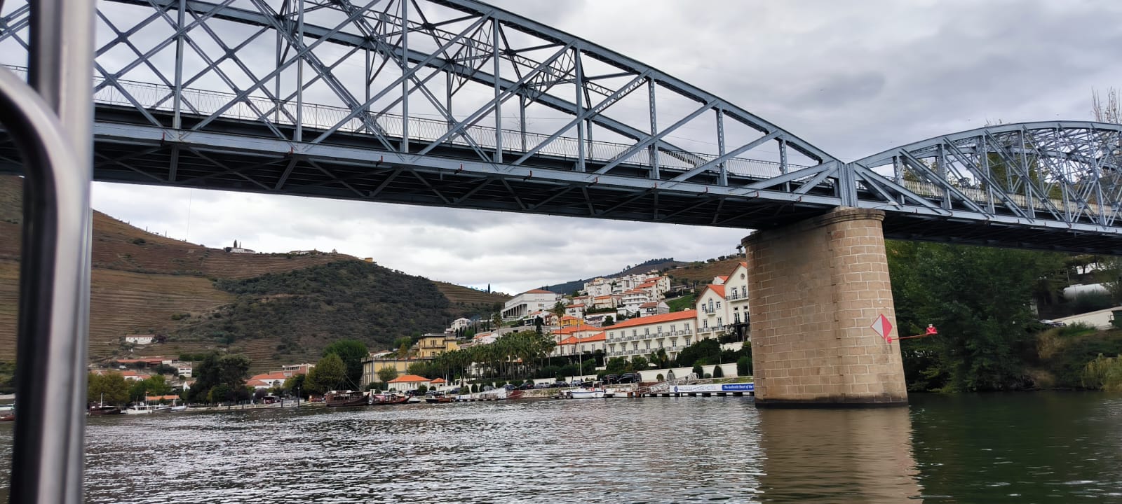 2 Aiaraldea presenta su Ruta del txakoli y el enoturismo en Oporto
