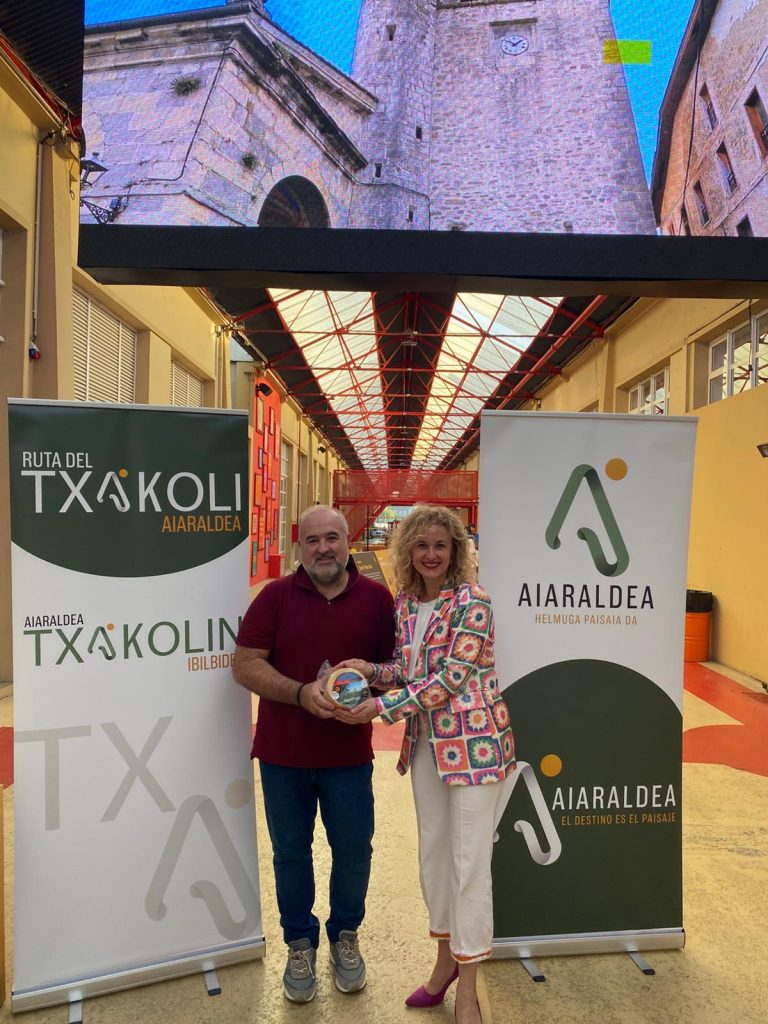 WhatsApp-Image-2024-10-30-at-10.20.40-768x1024 Un queso de la Quesería Aguiñiga, ganador del último lunes de octubre de Gernika 2014