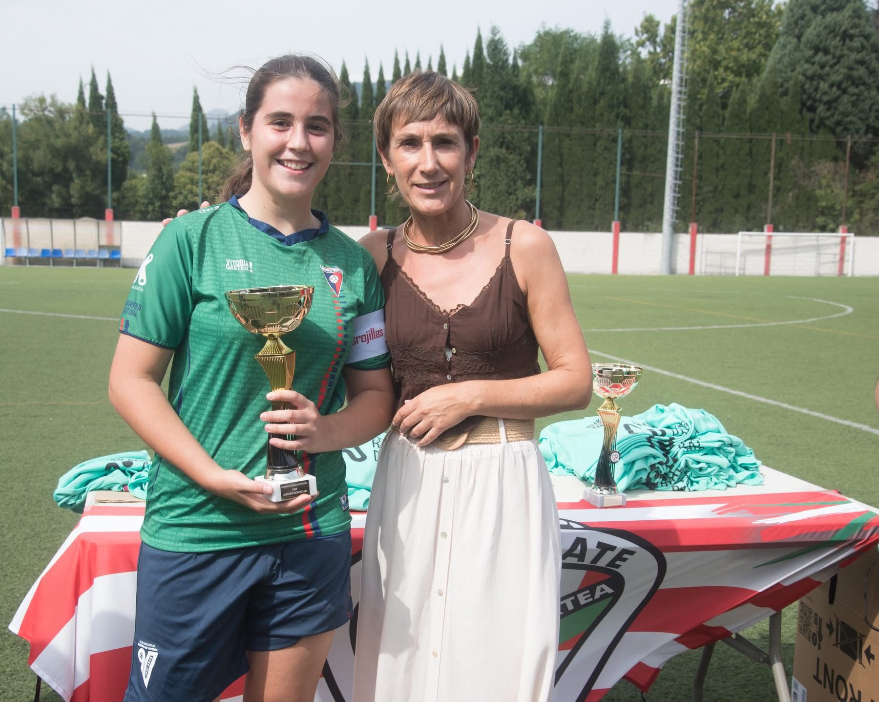 fa6451ff-6dde-45a2-ab61-1498932935da Éxito del primer Torneo de Fútbol Femenino de Aiaraldea, organizado por la Cuadrilla de Aiaraldea