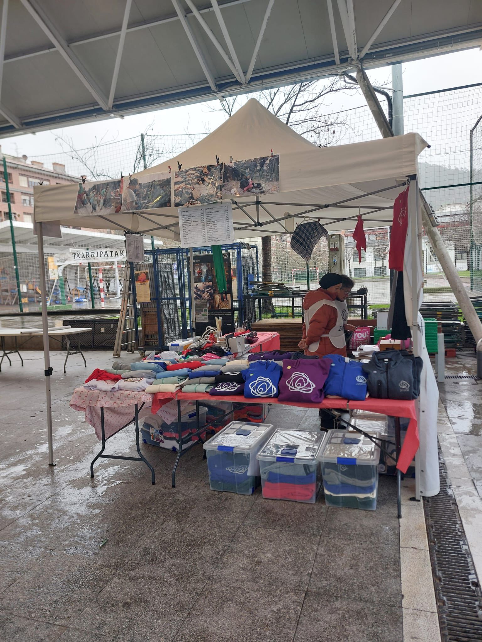 Zaporeak-1 Aiaraldeak 1.102 kilo arroz bildu ditu Lesboseko errefuxiatuen kanpamendurako