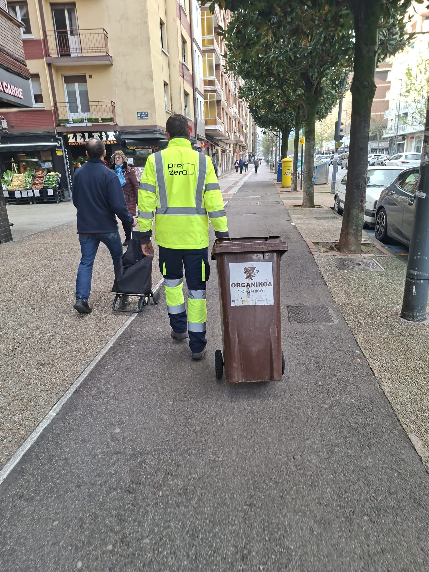 Foto-3 La Cuadrilla de Aiaraldea amplía la recogida puerta a puerta de biorresiduos y activará una nueva ruta para excedentes alimentarios